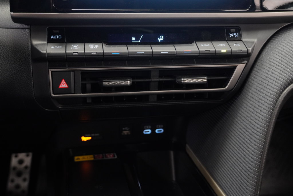 Used 2025 Toyota Camry SE FWD image 28