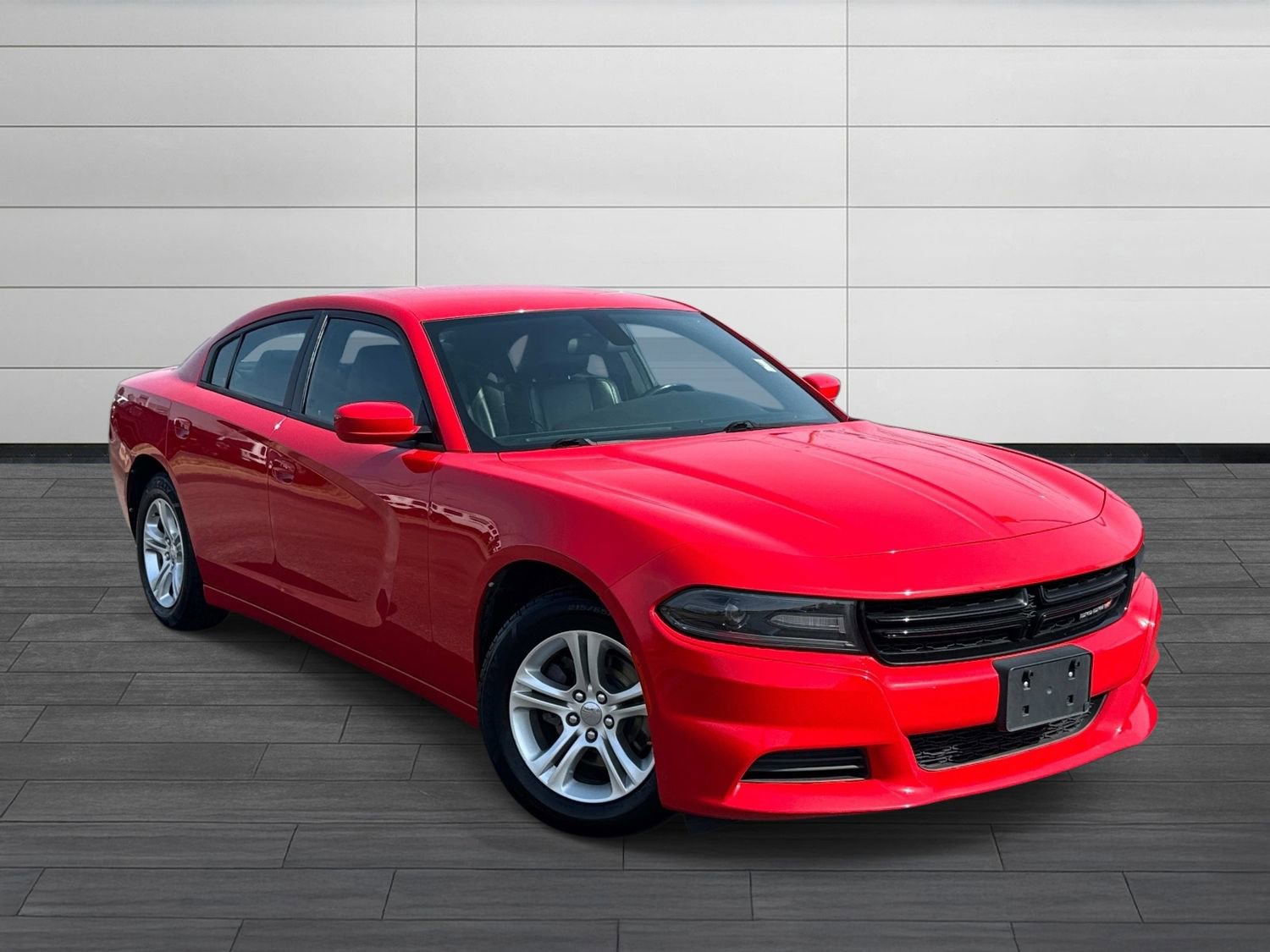 Used 2019 Dodge Charger SXT w/ Leather Interior Group image 2
