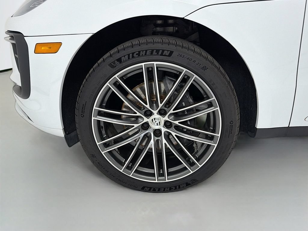Certified 2023 Porsche Macan AWD/4WD image 33