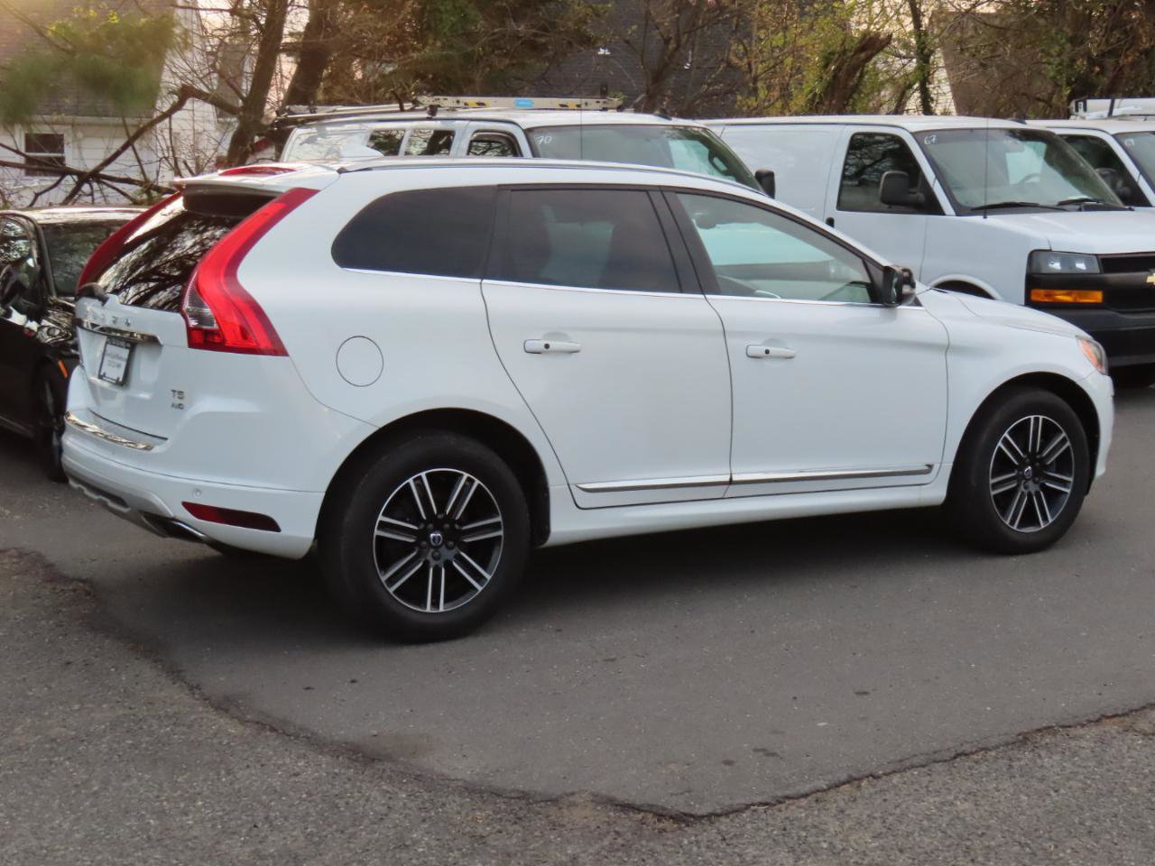 Used 2017 Volvo XC60 T5 Dynamic w/ Preferred Option Package image 21