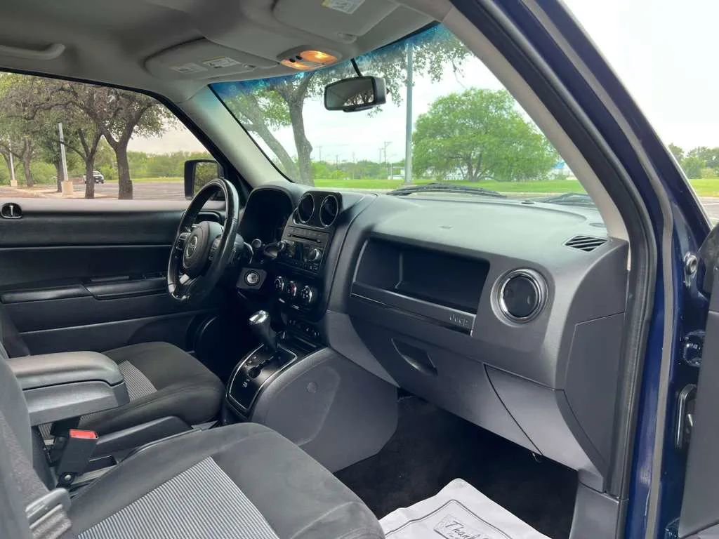 Used 2017 Jeep Patriot Latitude FWD image 29