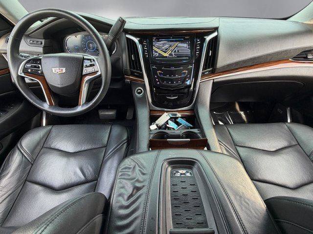 Used 2017 Cadillac Escalade Luxury AWD/4WD image 3