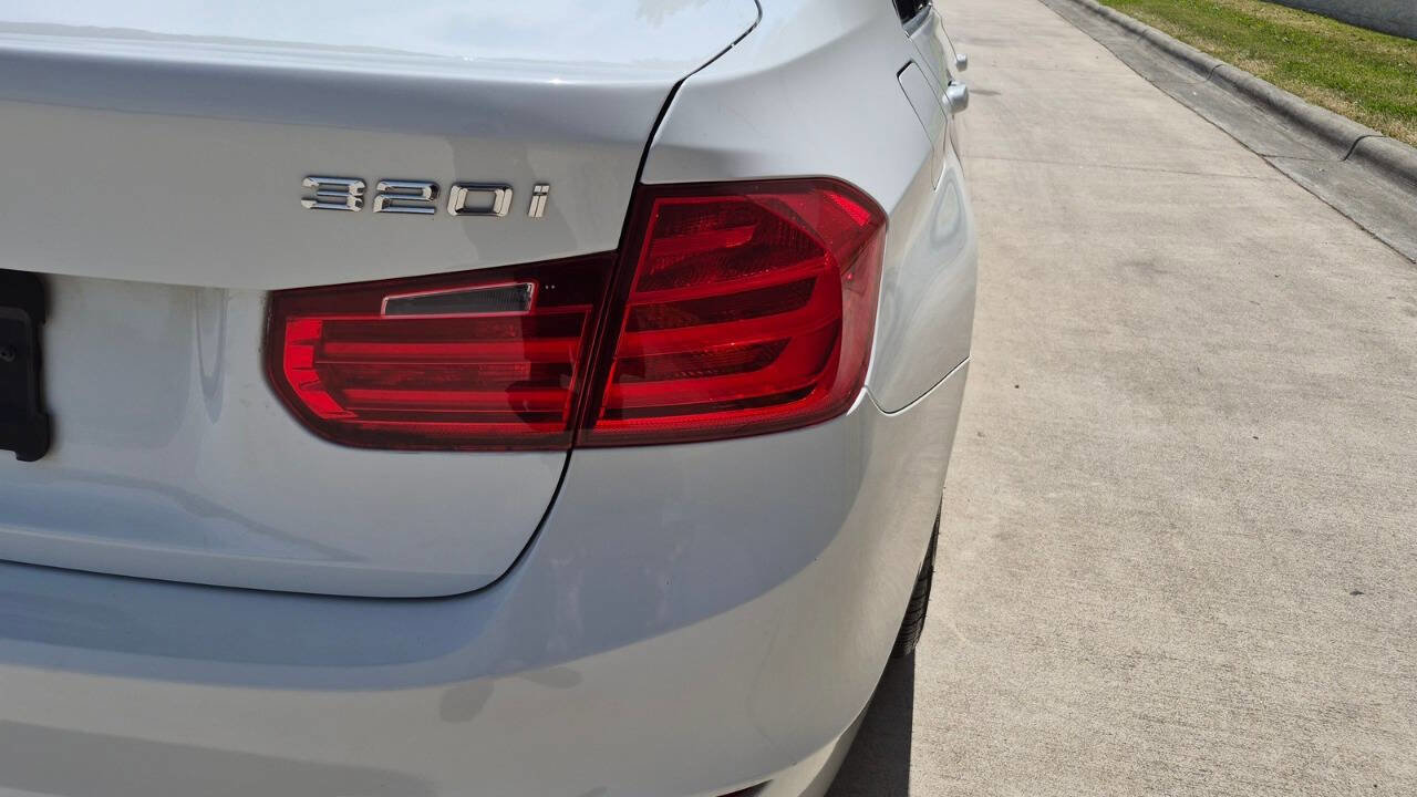 Used 2015 BMW 320i Sedan RWD image 21