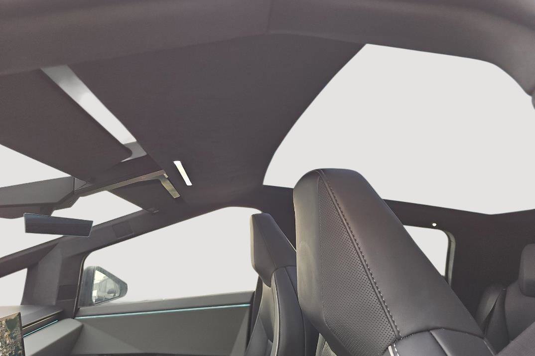 Used 2024 Tesla Cybertruck AWD Crew Cab image 9