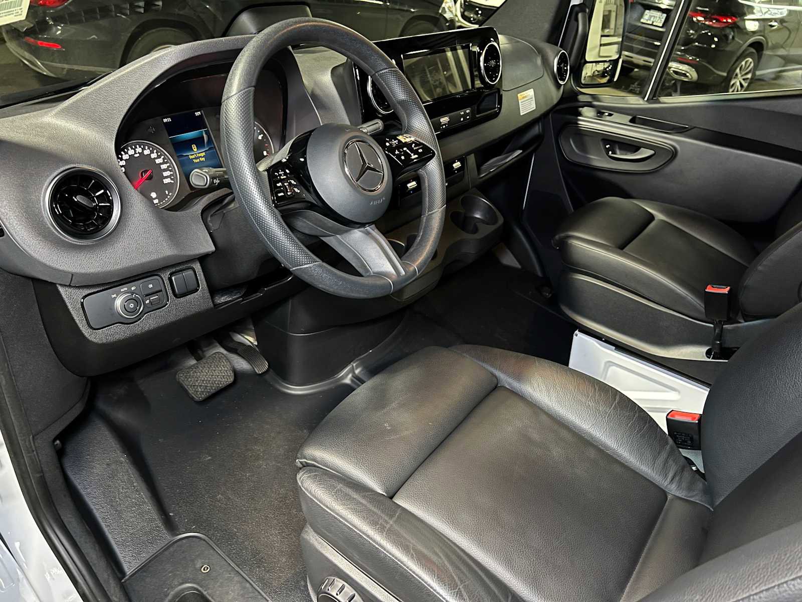 Used 2025 Mercedes-Benz Sprinter 2500 image 24