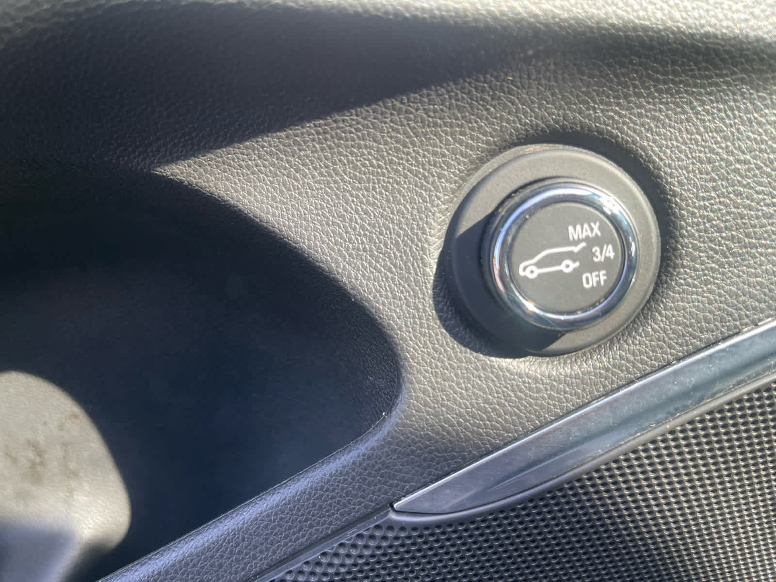 Used 2023 Buick Enclave Essence w/ Experience Buick Package FWD image 12