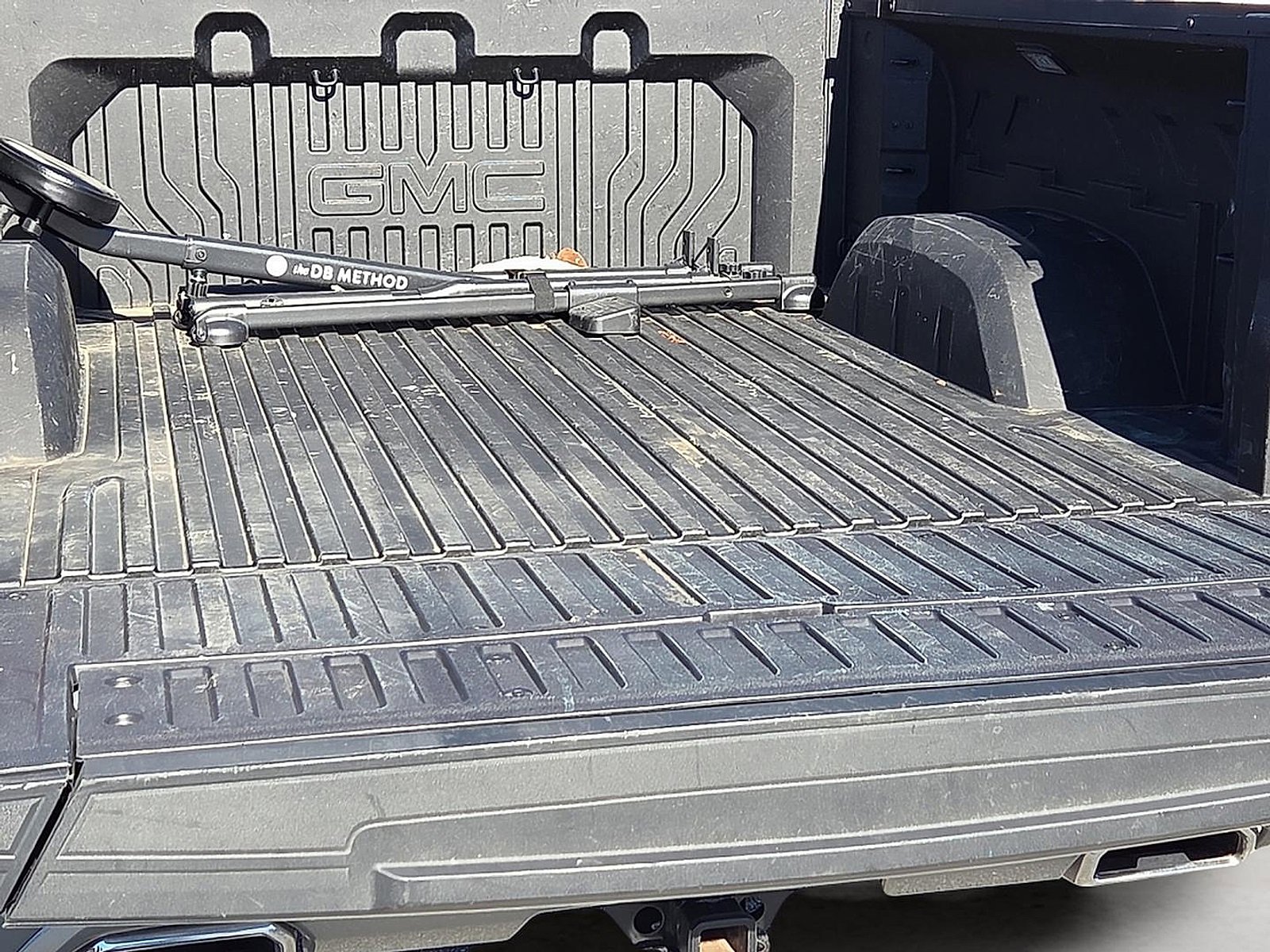 Used 2025 GMC Sierra 1500 Denali Ultimate image 9