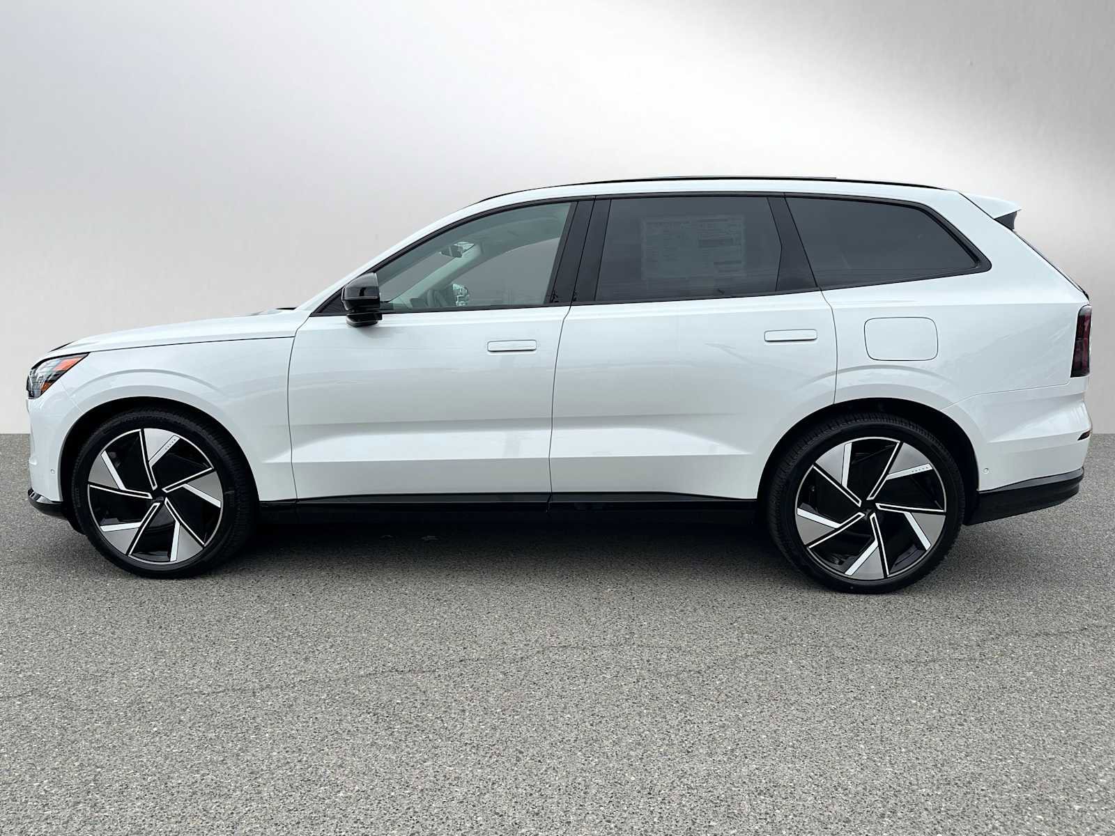 New 2025 Volvo EX90 Ultra image 6