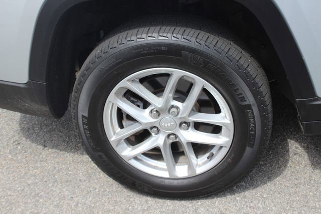 Used 2023 Jeep Grand Cherokee L Laredo AWD/4WD image 36