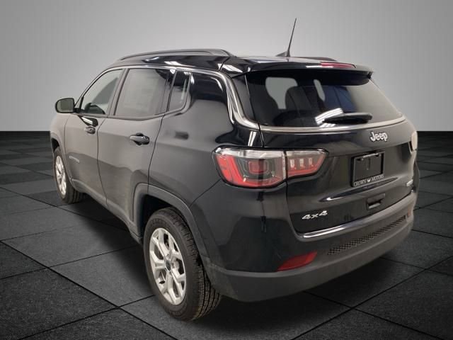 Used 2026 Jeep Compass Latitude image 4