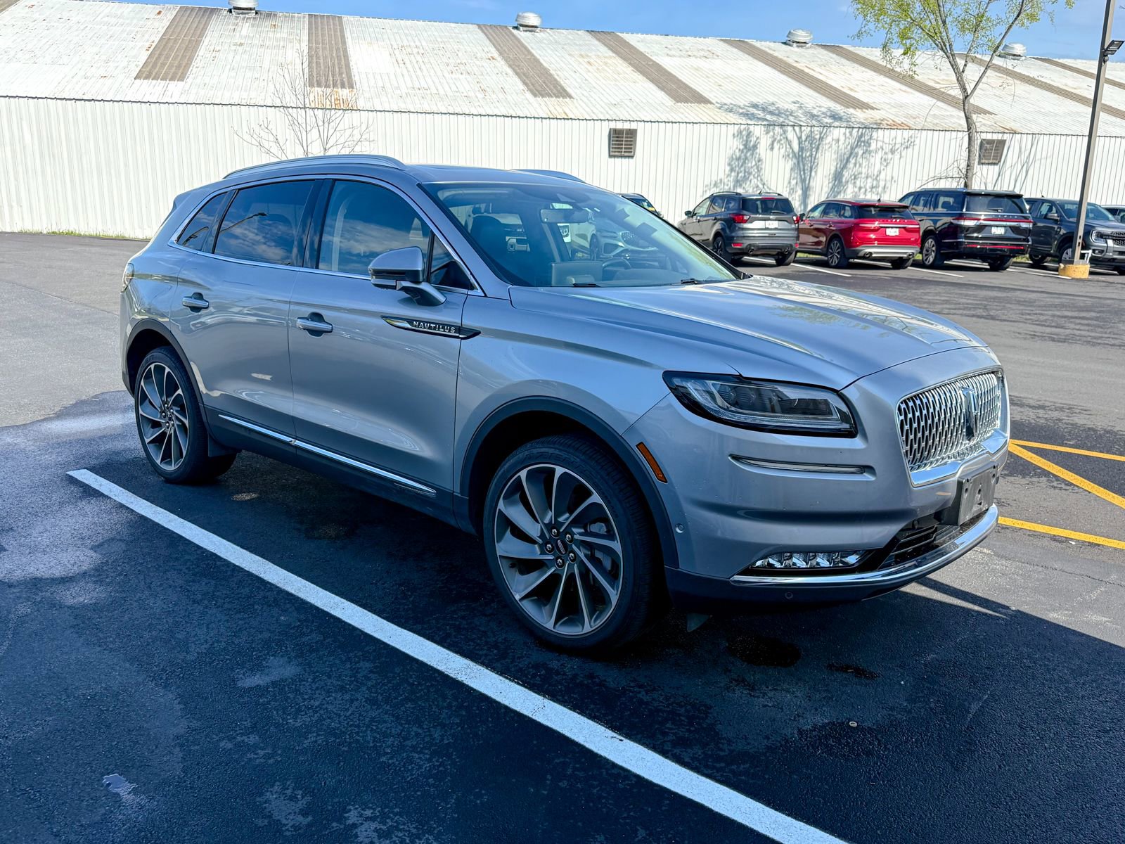 Used 2023 Lincoln Nautilus Reserve w/ Equipment Group 202A AWD/4WD image 9