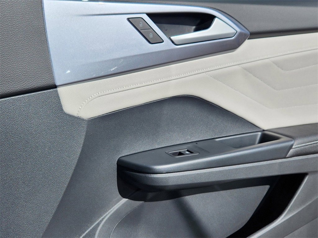 New 2025 Volkswagen Taos SEL image 20