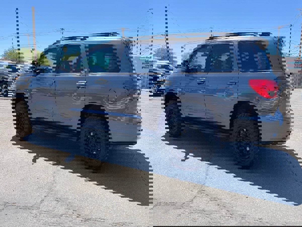 Used 2014 Toyota Sequoia SR5 AWD/4WD image 3