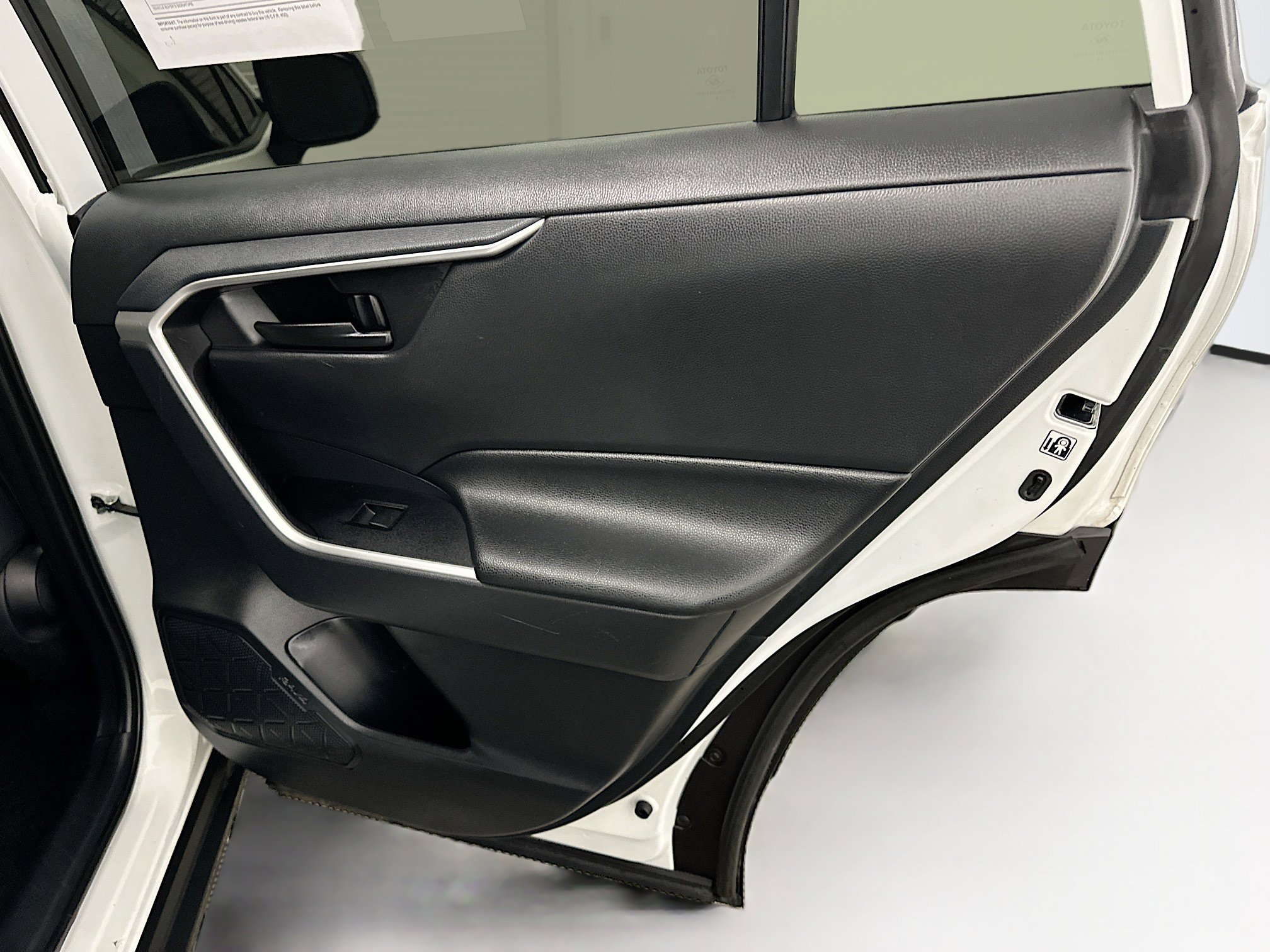 Used 2019 Toyota RAV4 LE image 31