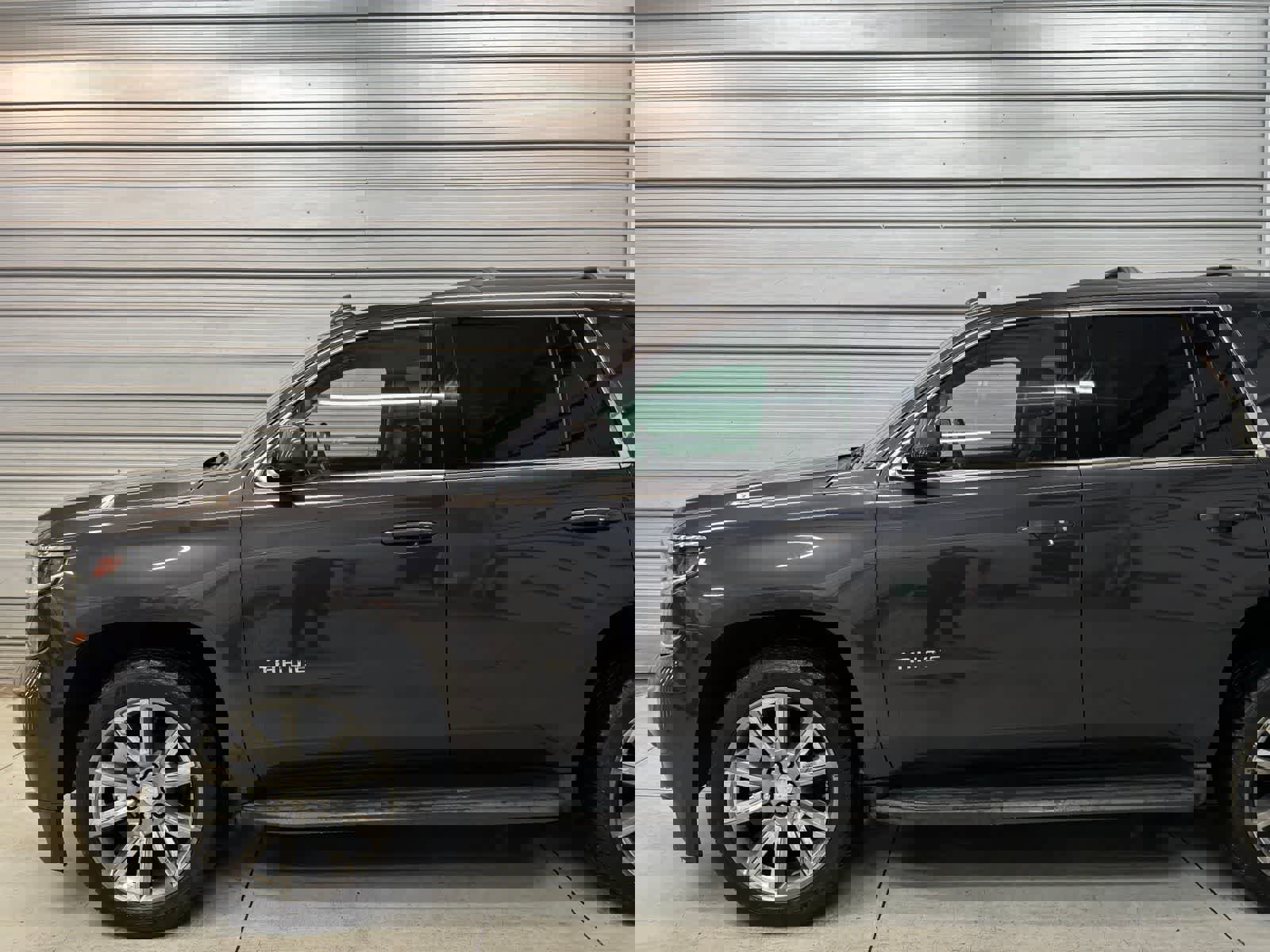 Used 2018 Chevrolet Tahoe LT w/ Luxury Package AWD/4WD image 3