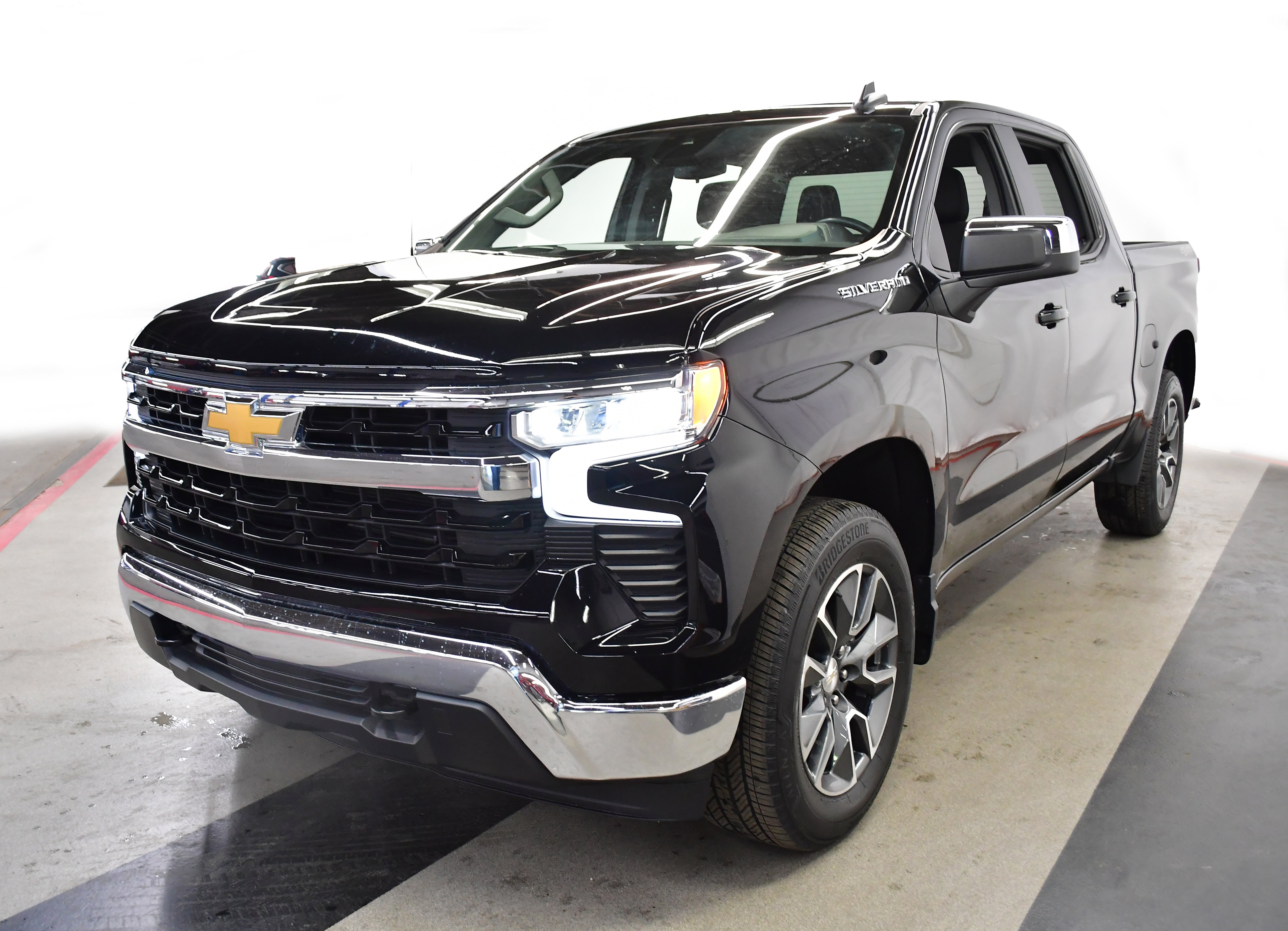 Used 2024 Chevrolet Silverado 1500 LT AWD/4WD image 4
