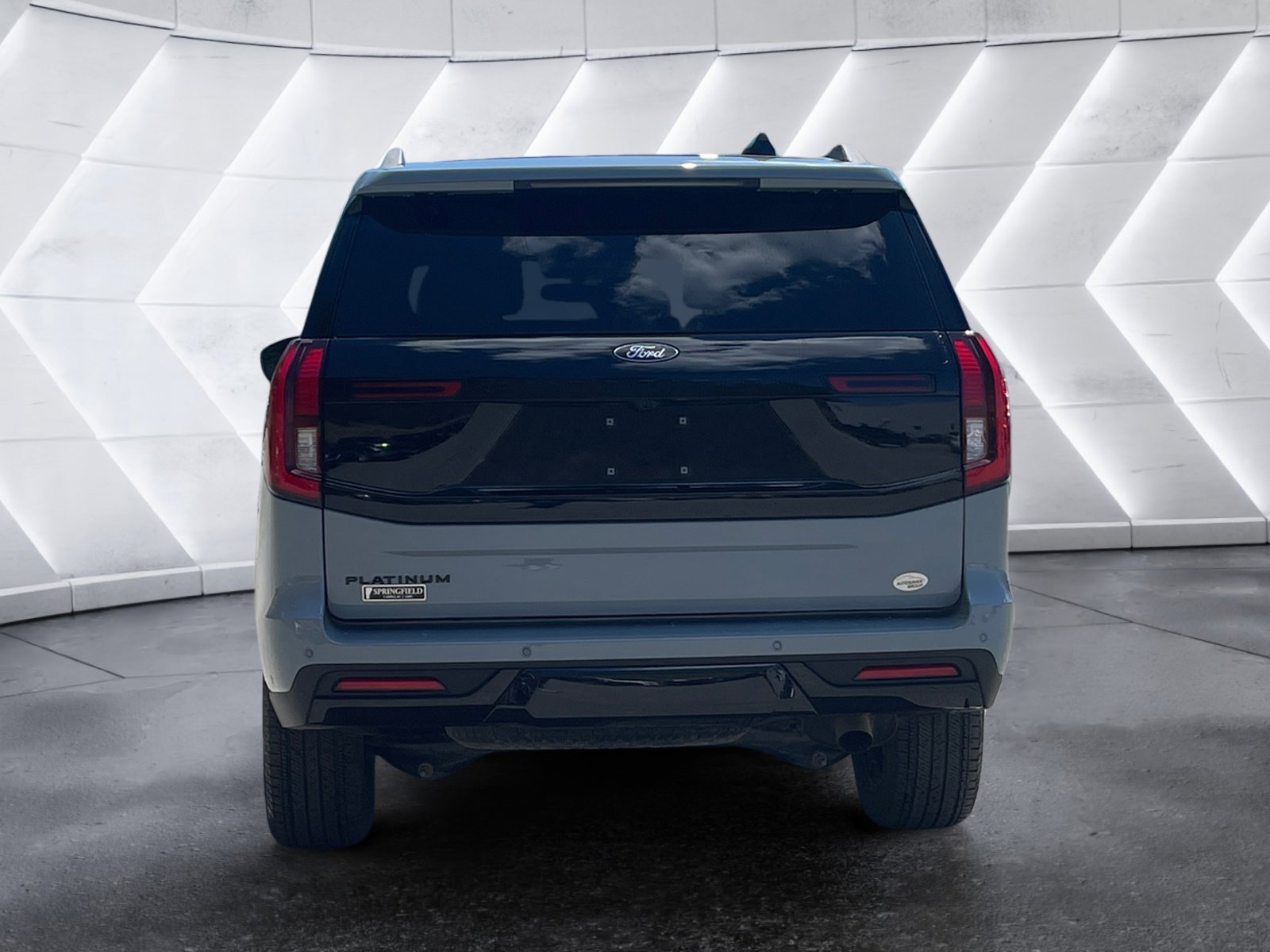 Used 2025 Ford Expedition Platinum w/ Stealth Performance Package AWD/4WD image 5