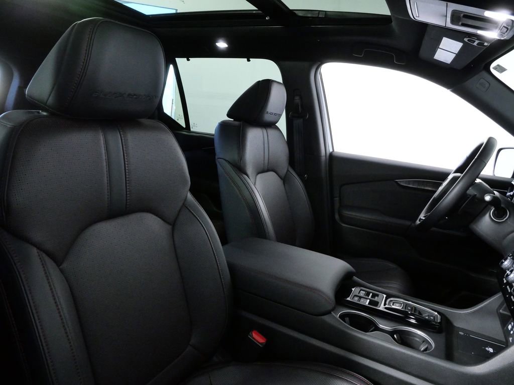 Used 2025 Honda Pilot Black Edition image 13