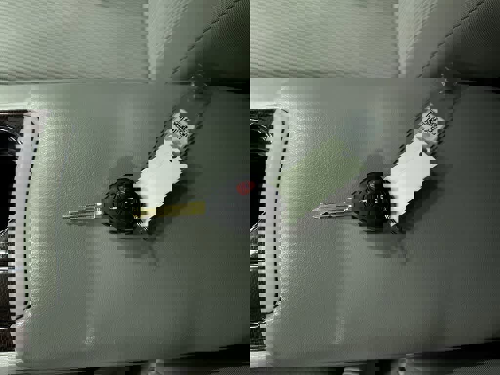 Used 2012 Toyota Venza LE w/ LE Convenience Pkg image 32