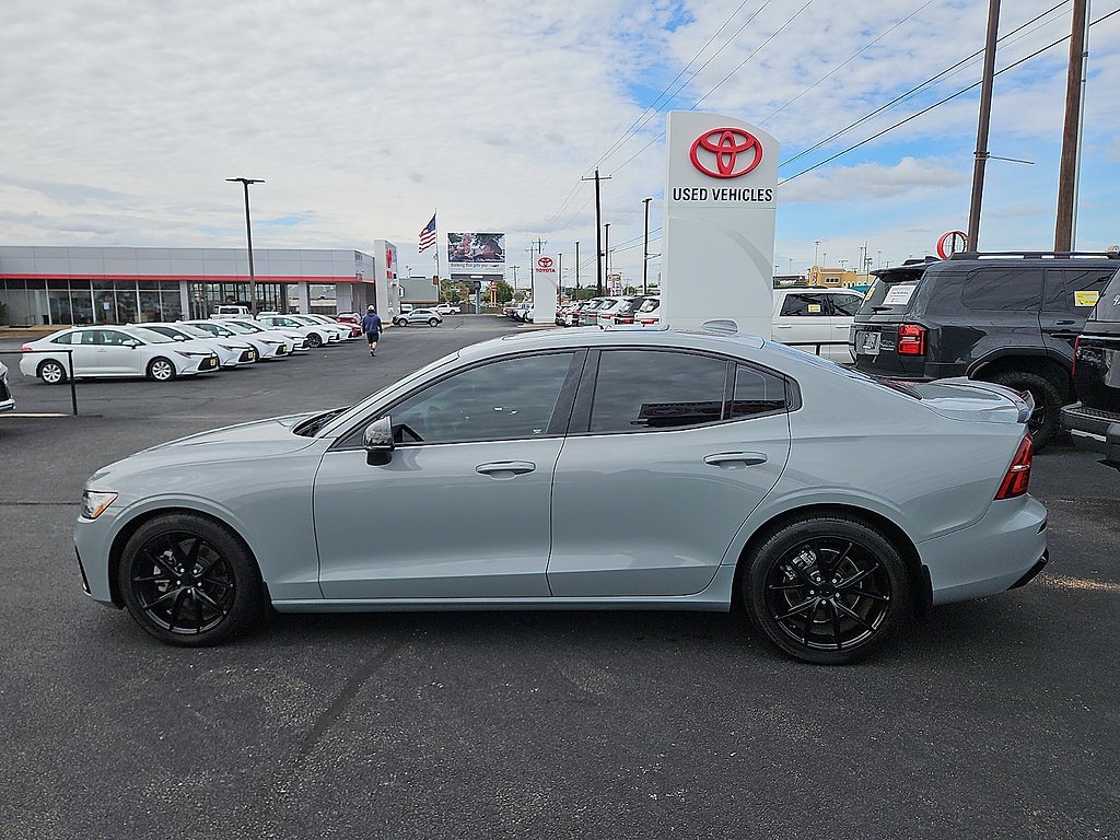 Used 2025 Volvo S60 B5 Core FWD image 2