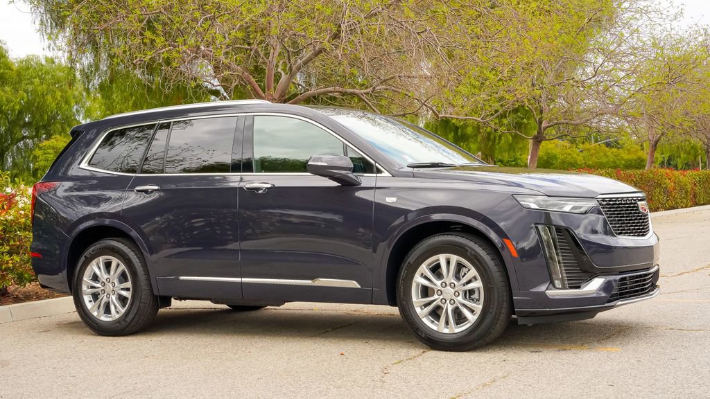 Certified 2025 Cadillac XT6 Luxury FWD image 7