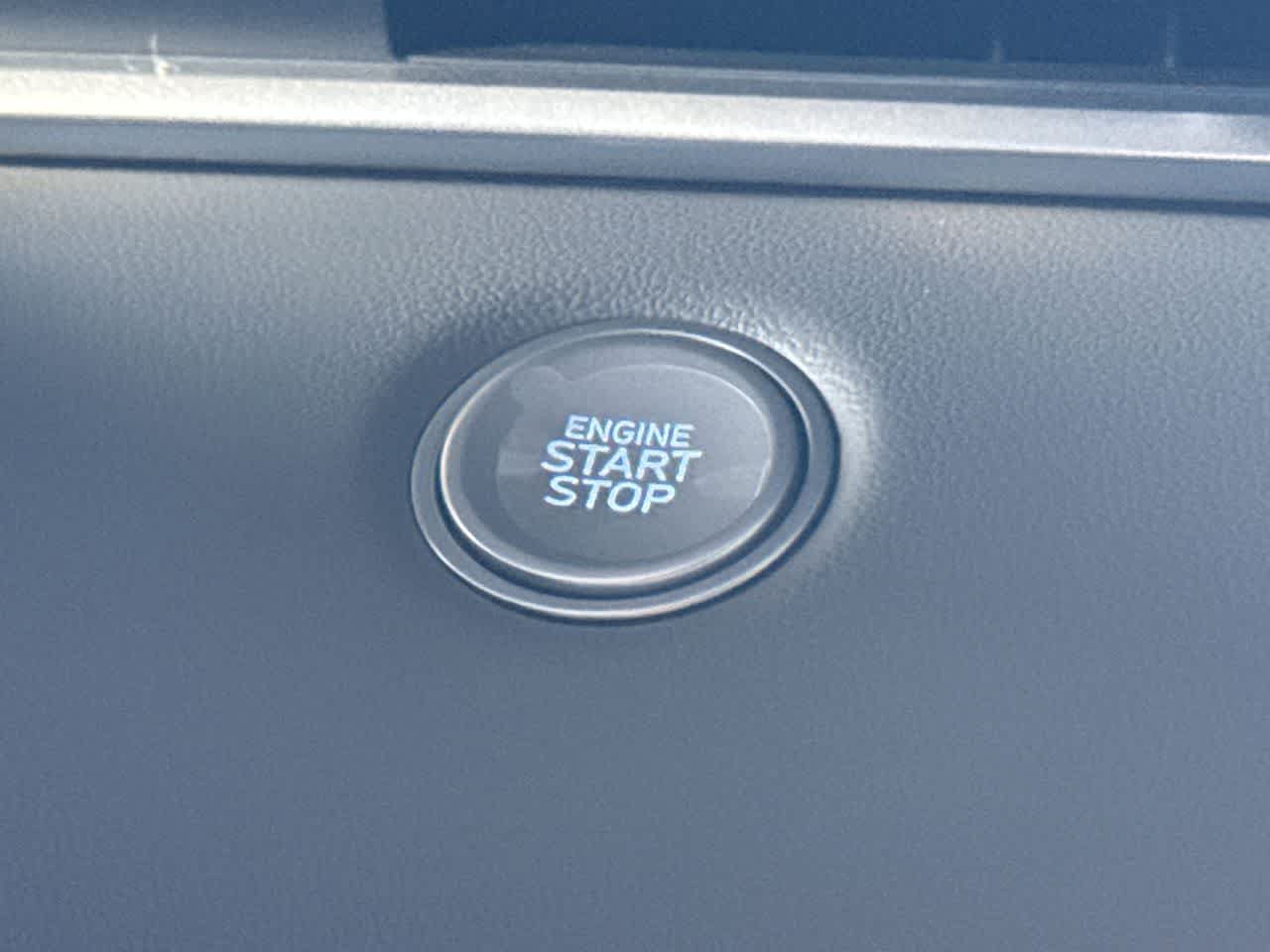 New 2025 Hyundai Elantra Sport FWD image 17