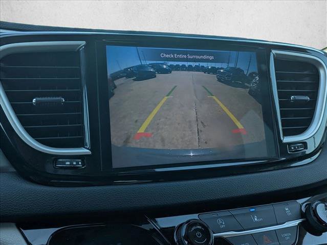 Used 2022 Chrysler Pacifica Touring-L FWD image 13