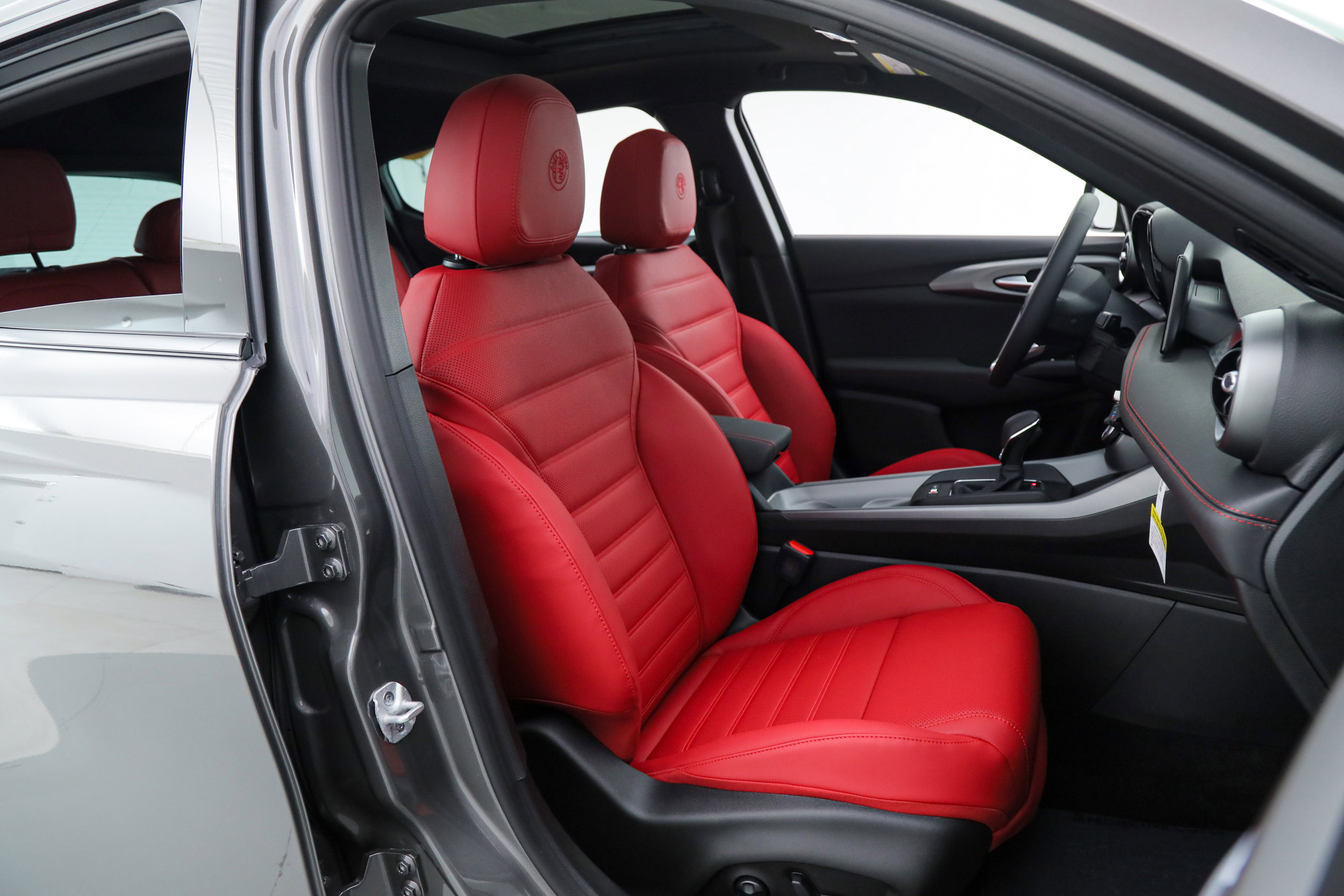 New 2026 Alfa Romeo Tonale Sprint w/ Red Premium Package AWD/4WD image 13