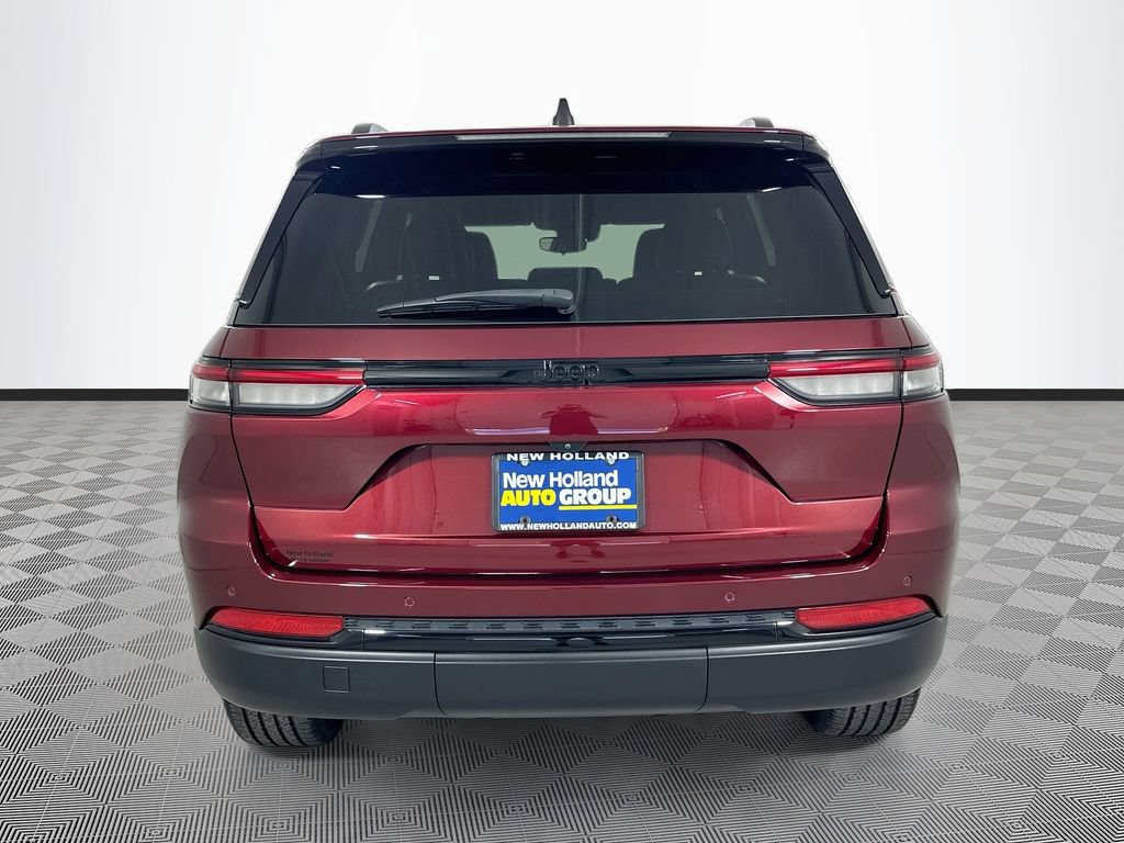 Used 2023 Jeep Grand Cherokee Altitude RWD image 6