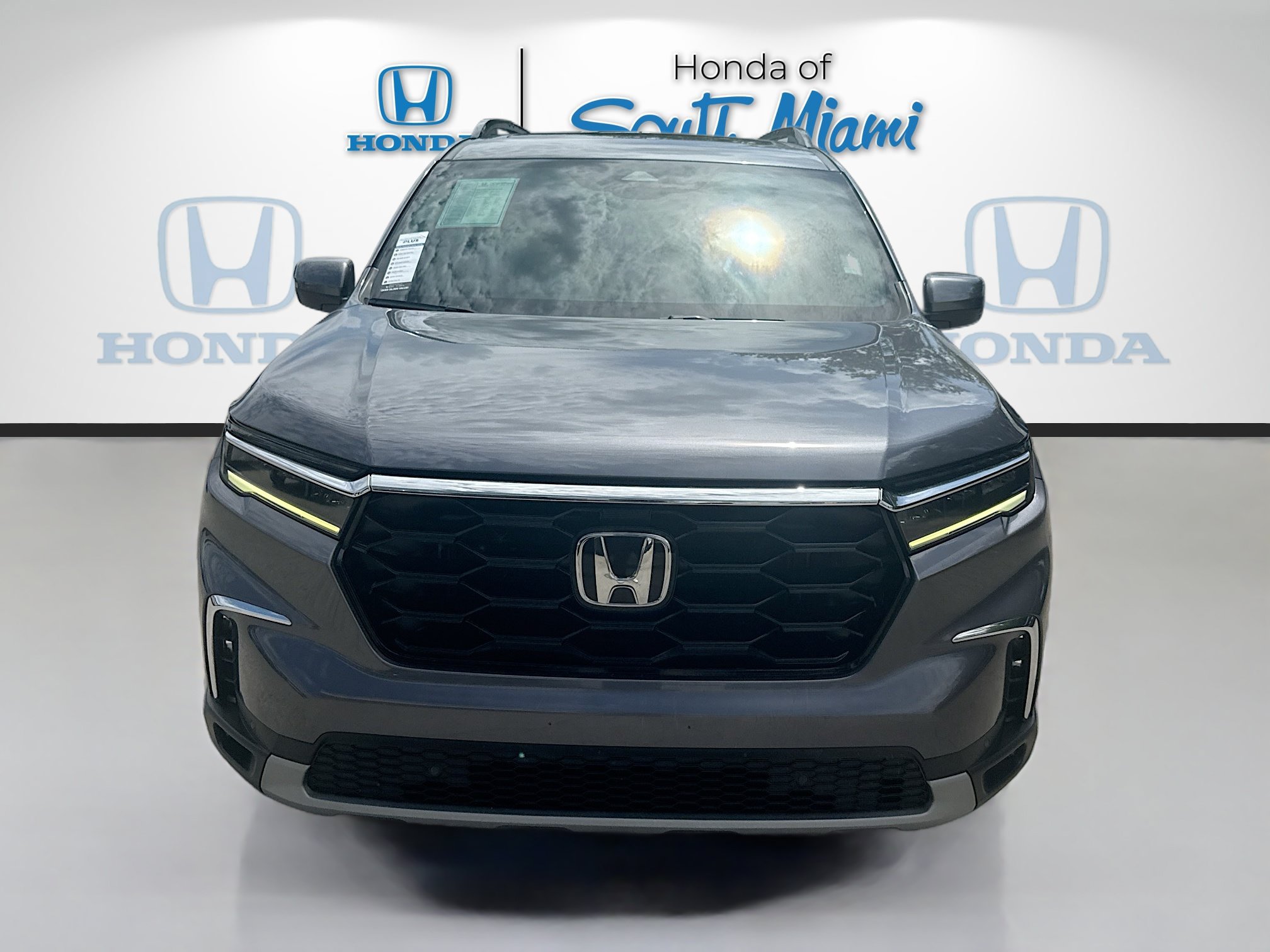 Certified 2023 Honda Pilot Touring image 2