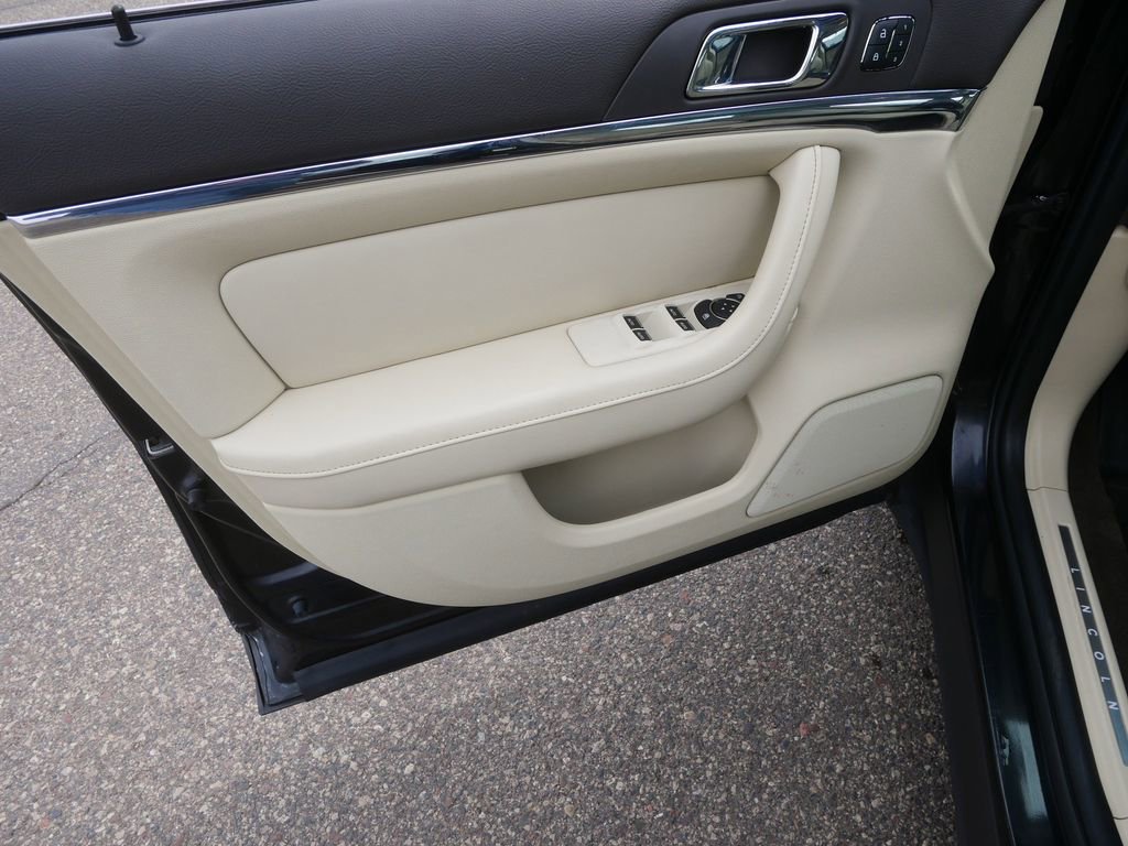 Used 2013 Lincoln MKS AWD image 12