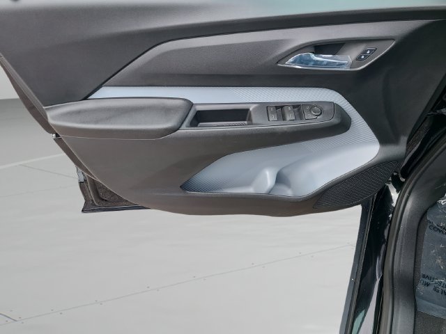 New 2027 Chevrolet Bolt LT FWD image 17