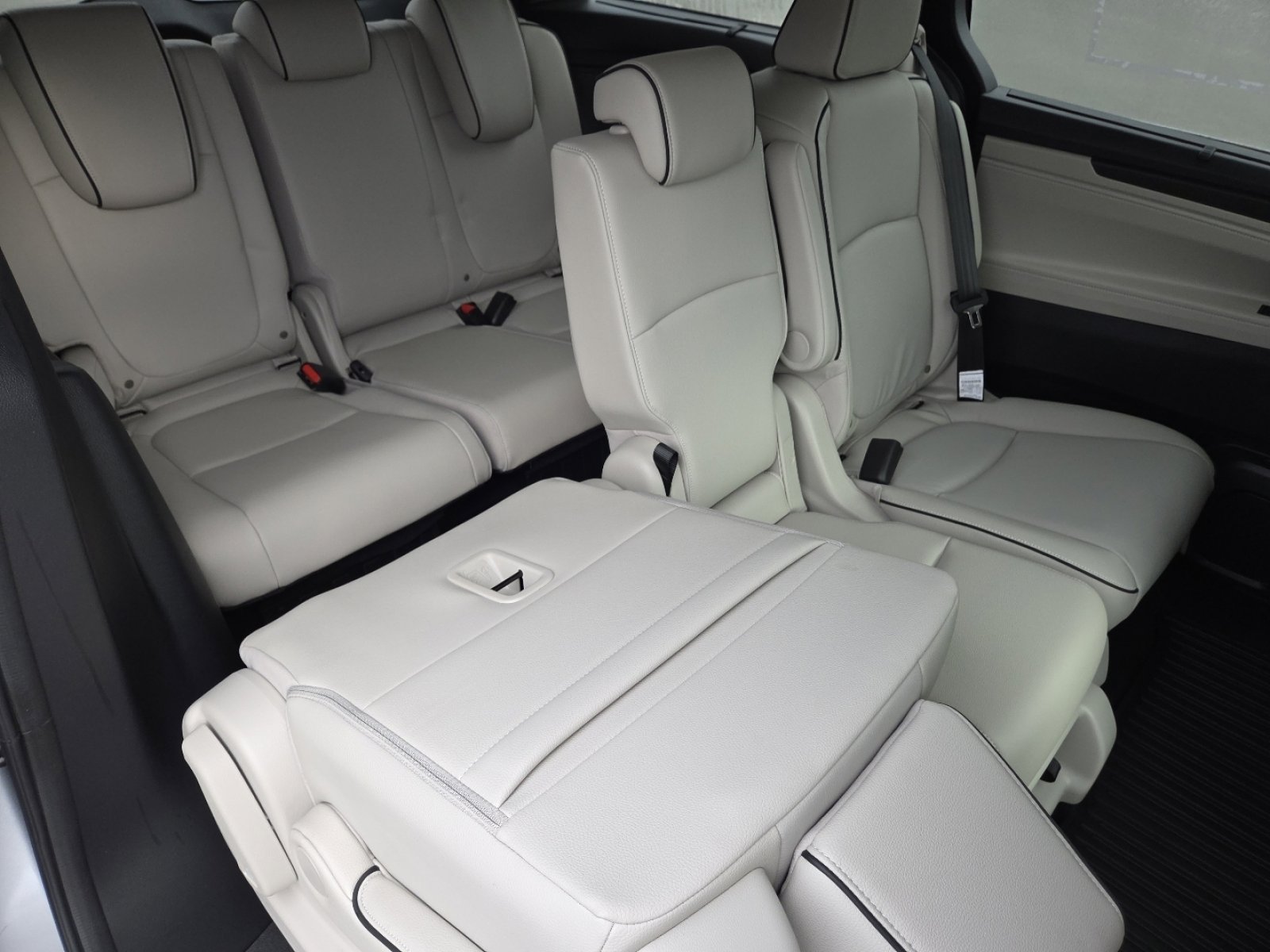 New 2026 Honda Odyssey Touring image 23