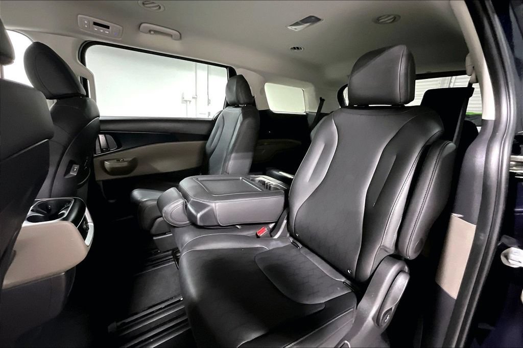 Used 2026 Kia Carnival LXS FWD image 32