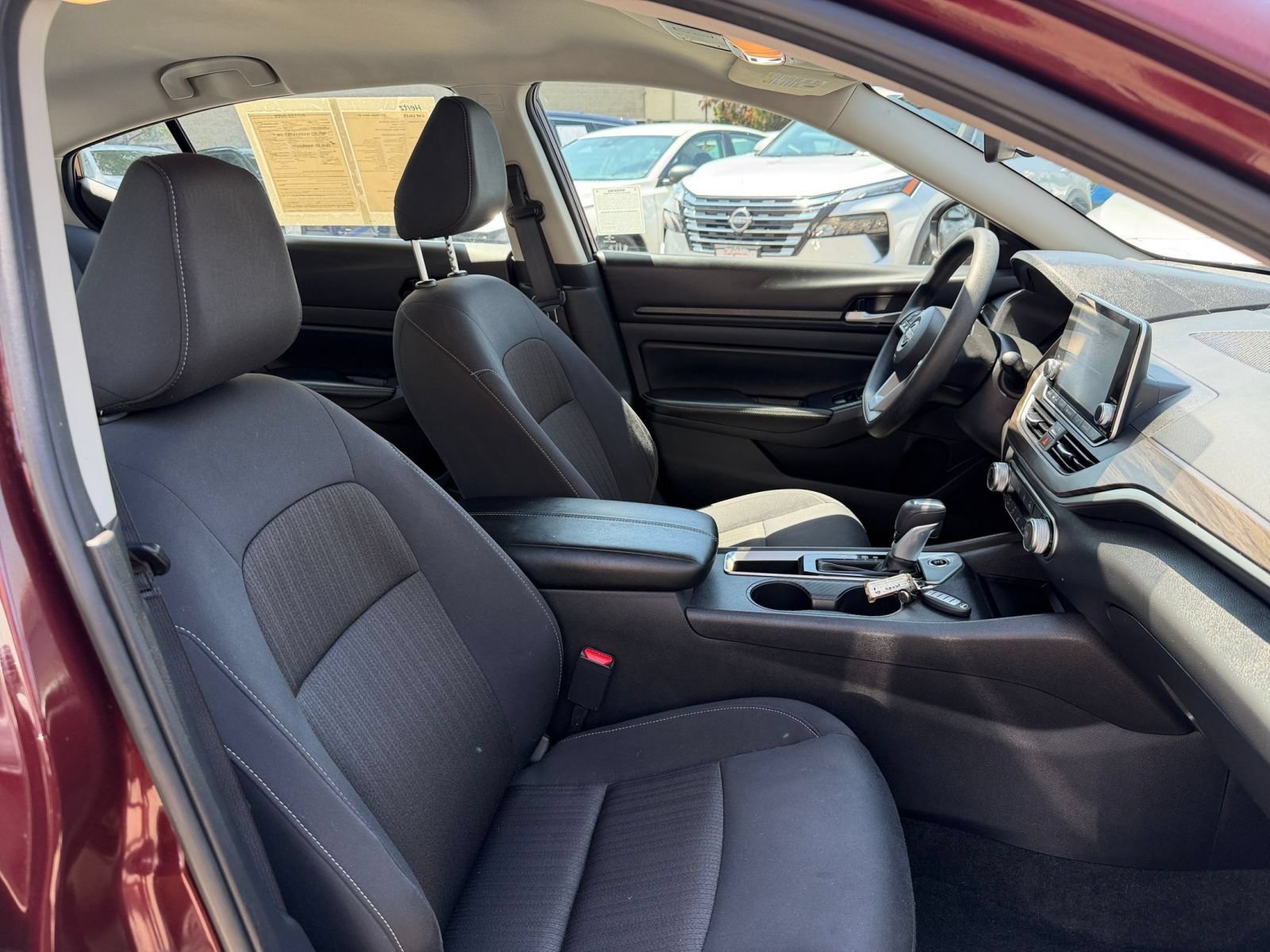 Used 2025 Nissan Altima 2.5 SV FWD image 35