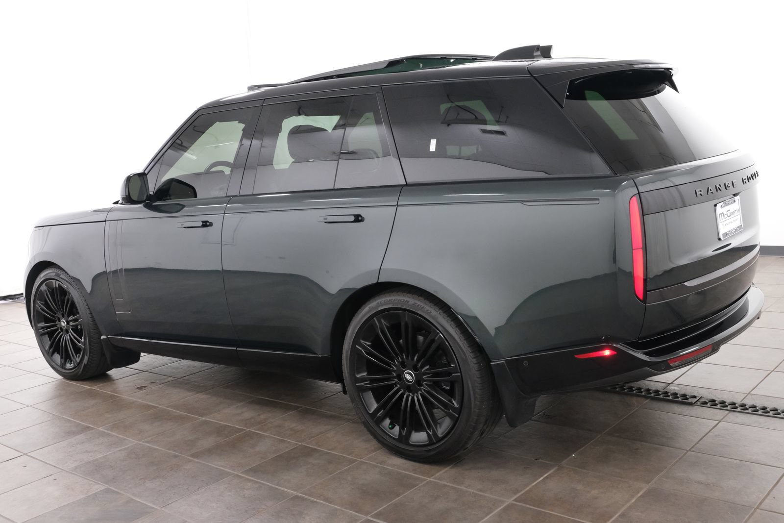 Used 2024 Land Rover Range Rover SE AWD/4WD image 4
