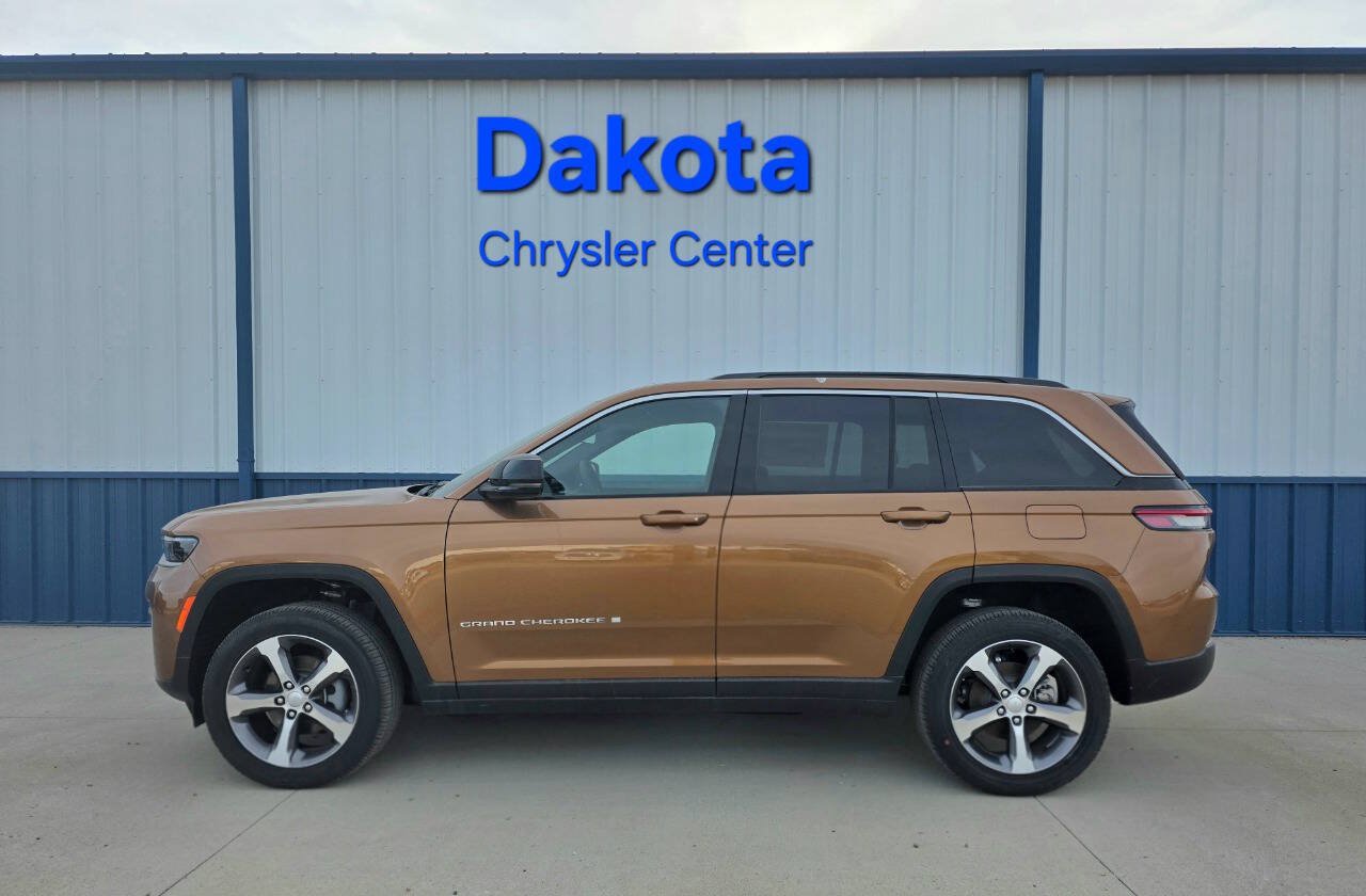 New 2026 Jeep Grand Cherokee Limited w/ Trailer Tow Package