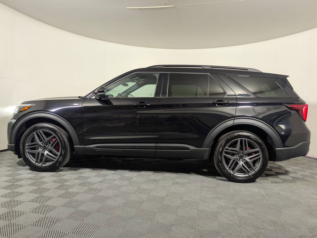 Certified 2025 Ford Explorer ST-Line w/ ST-Line Street Pack image 4