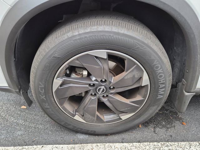 Used 2024 Nissan Rogue SV image 4
