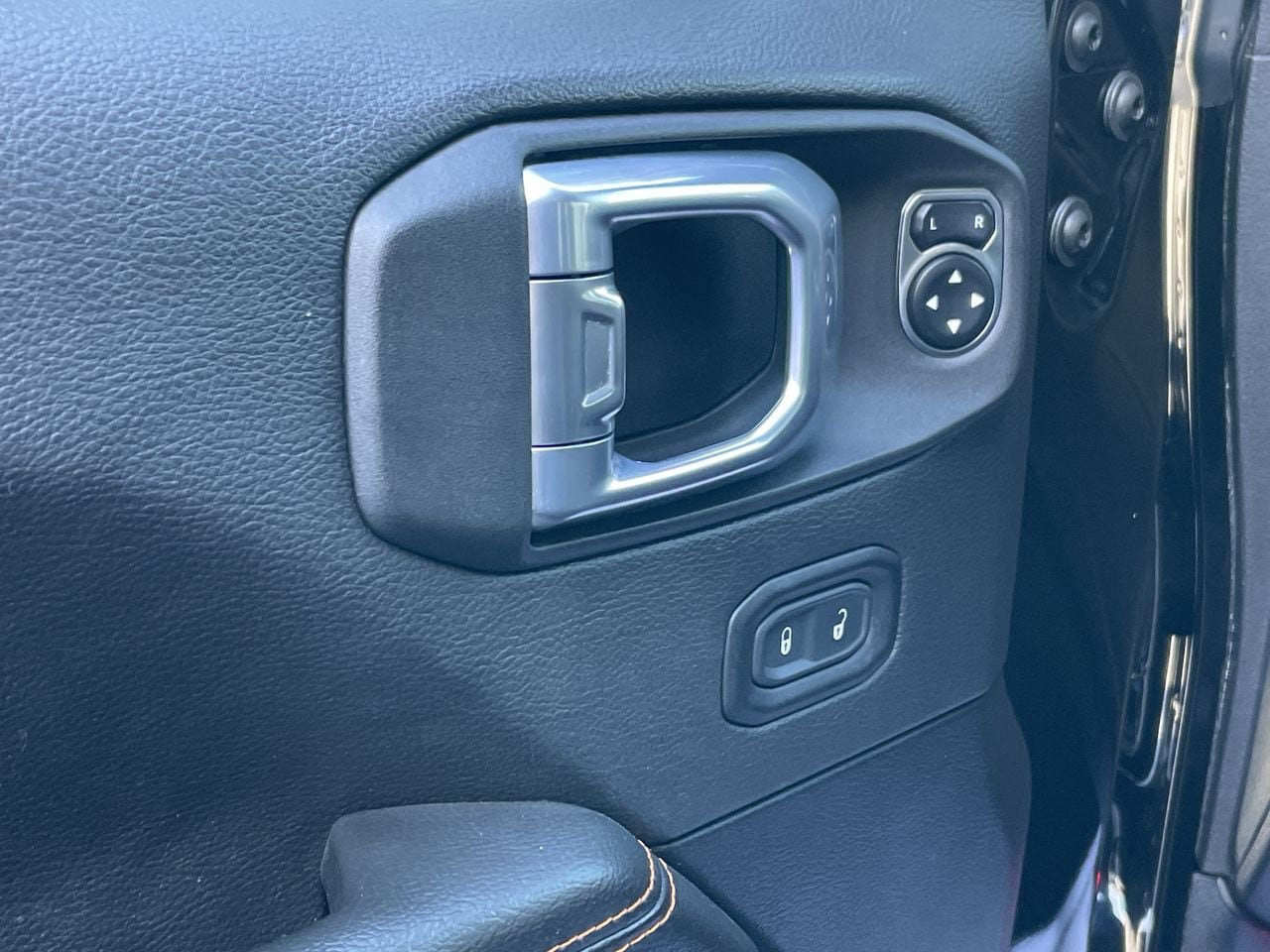 Used 2021 Jeep Gladiator Mojave AWD/4WD image 29