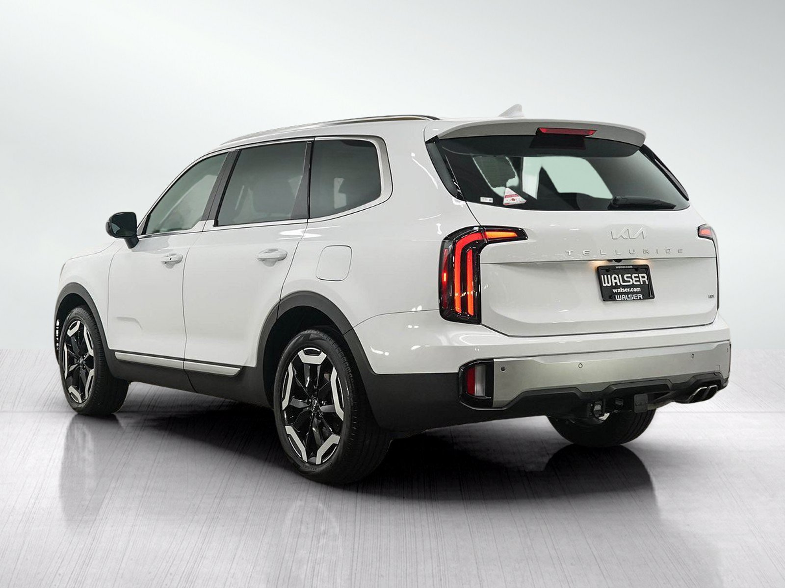 Used 2024 Kia Telluride EX w/ EX Captain's Chair Package AWD/4WD image 4