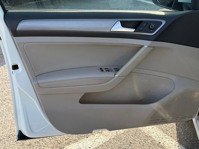 Used 2015 Volkswagen Golf TDI SE image 11