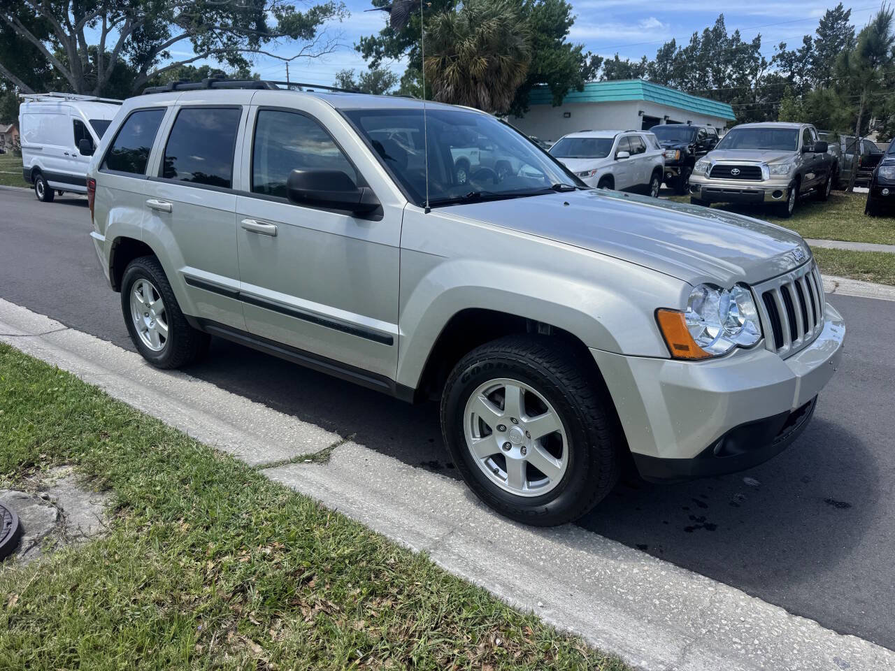 Used 2009 Jeep Grand Cherokee Laredo AWD/4WD image 2