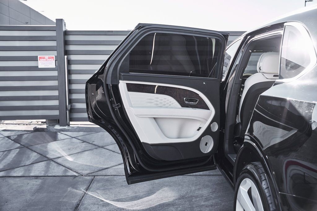 Used 2023 Bentley Bentayga Extended Wheelbase image 26