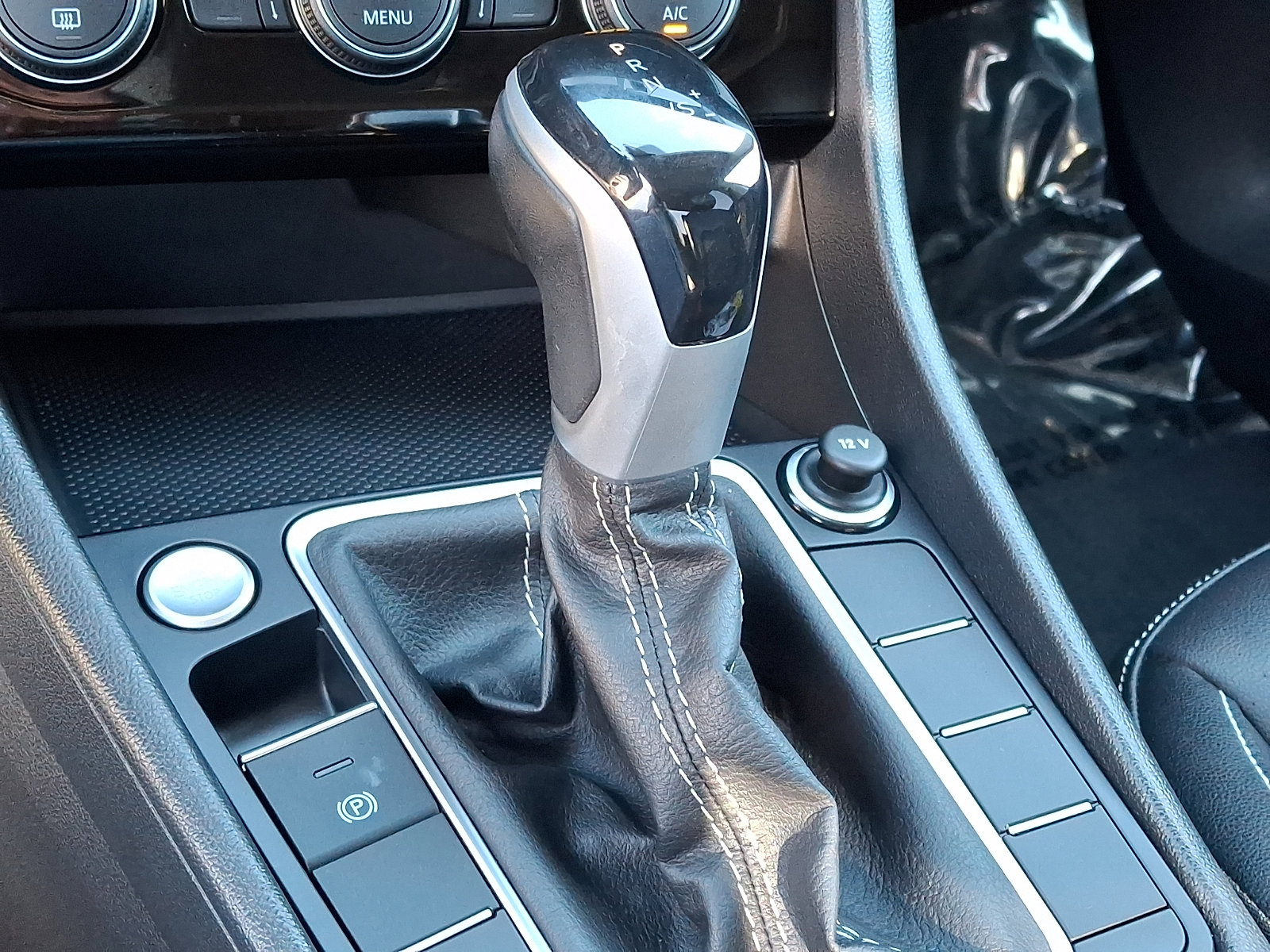 Used 2023 Volkswagen Jetta SE FWD image 17