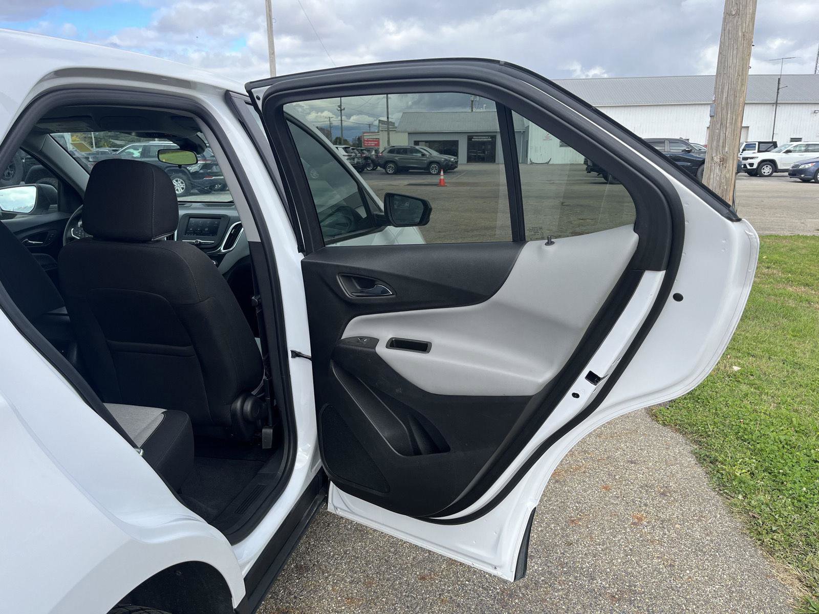 Used 2023 Chevrolet Equinox LS image 38