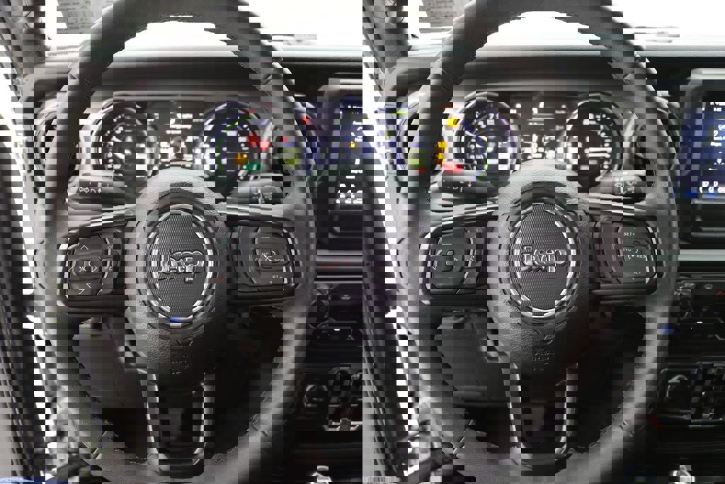 Used 2023 Jeep Wrangler Unlimited image 15