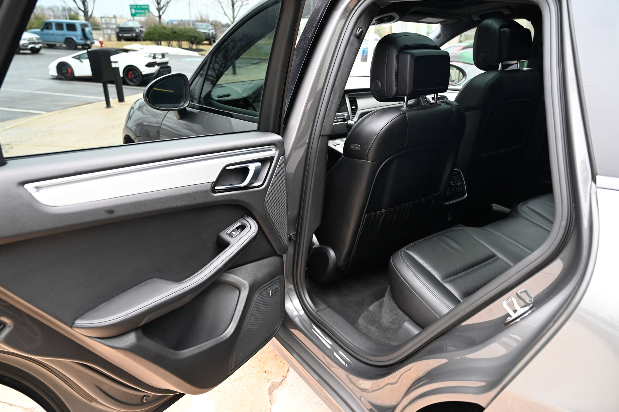 Used 2018 Porsche Macan Turbo image 37