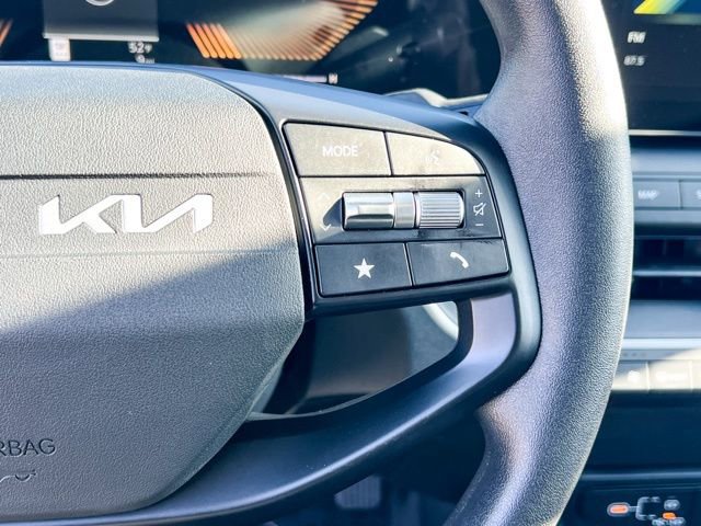 New 2025 Kia K4 LXS image 28