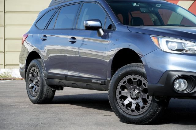 Used 2017 Subaru Outback 2.5i Limited AWD/4WD image 3